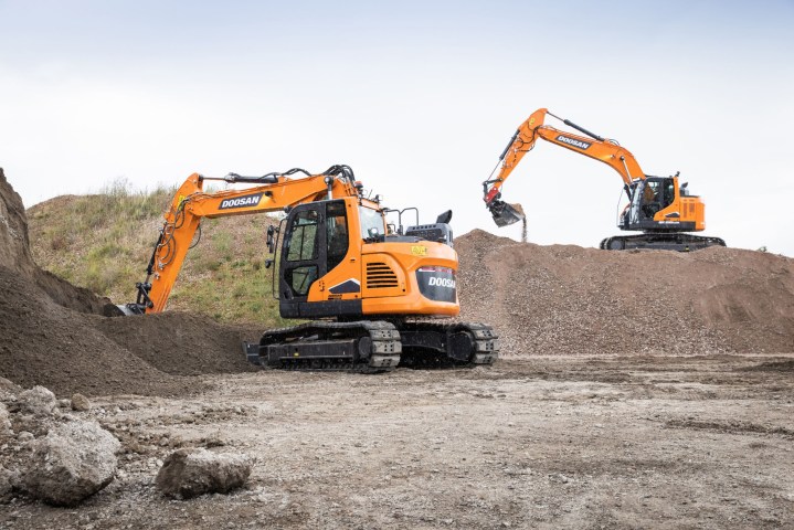 20210823_doosan_dx140lcr_action_30-1656509940