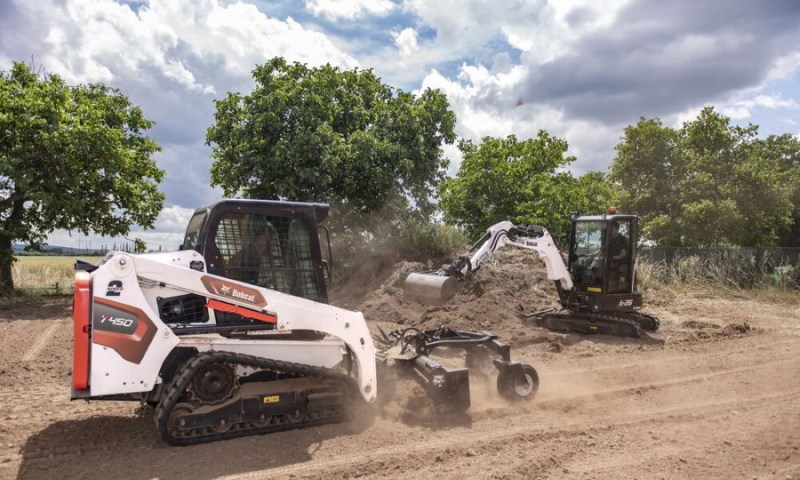 t450v_-_bobcat_kompaktraupen_-_planierkasten-1662566617