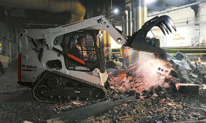 t770_bobcat_kompaktraupe_anbaugeraet-industriegreiferschaufel-1668597074